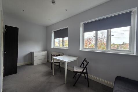 Northolt Avenue, Ruislip, Middlesex, HA4 photo 4