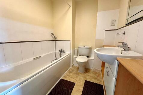 bathroom 2.jpg