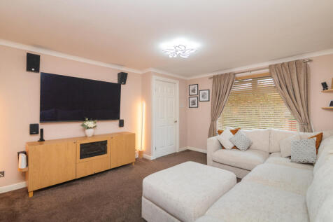 29 sandielands avenue pa8 7bp-1