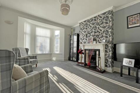 St Levan Road 142 - Living Room.jpg