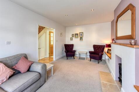 72 Chillington Drive-lounge2.jpg