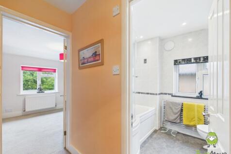 EweMove Estate Agents Basingstoke - Dursley Cottag