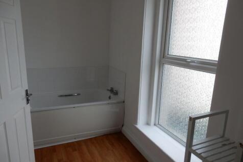 40 FH Upstairs Bathroom b.JPG