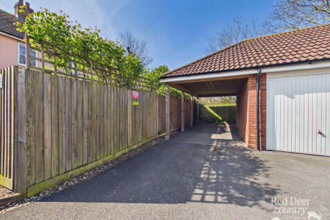 Garage/Car Port