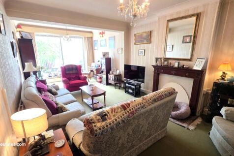 REAR THROUGH - LOUNGE