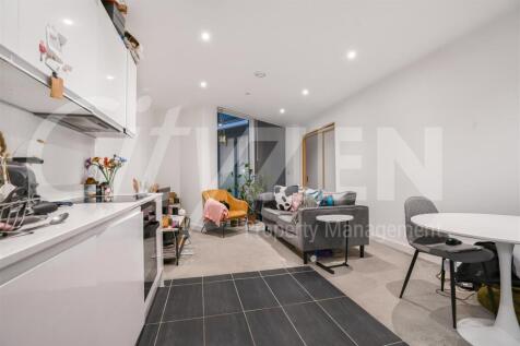 KITCHEN/RECEPTION