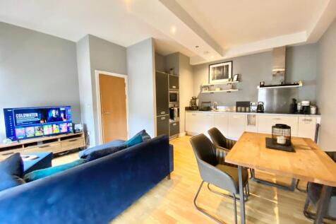 OPEN PLAN LIVING KITCHEN