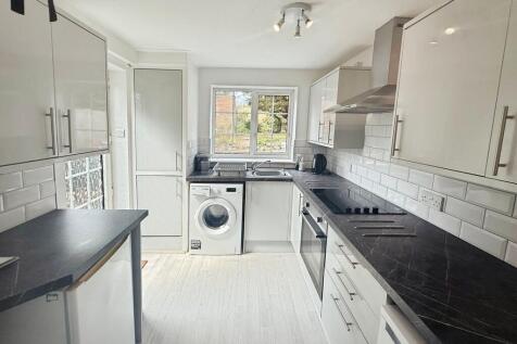 Long Meadow Way, Canterbury photo 4