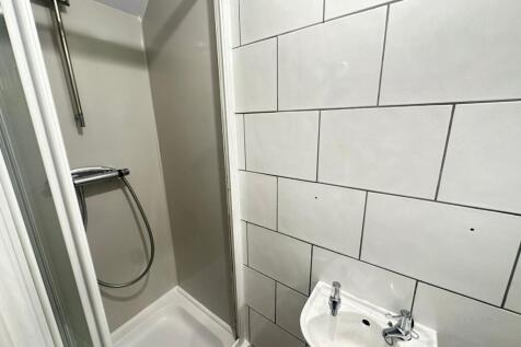 En Suite 5, 76 Park Street, Luton, Bedfordshire, LU1 3EU photo 4