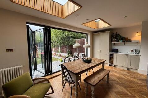 Beach Avenue, Leigh-On-Sea photo 4
