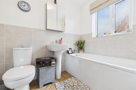 CAM04201G0-PR0108-STILL027