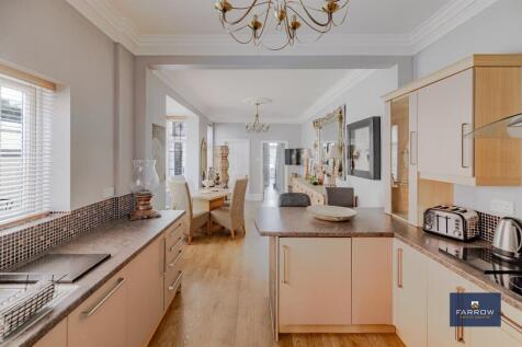 Kitchen / Breakfast Area