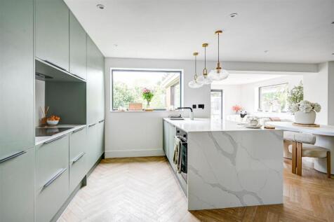 Kitchen 2.jpg