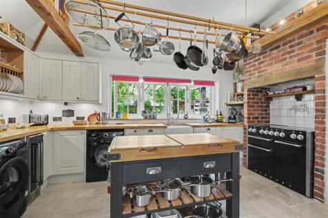 Kitchen_3.jpeg