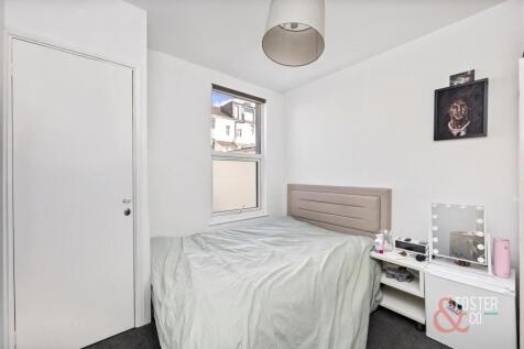 Whippingham Road, 22 (upstairs flat)-012.JPG