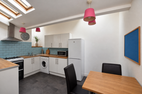 3 Bedroom Terraced in BS8 2YF