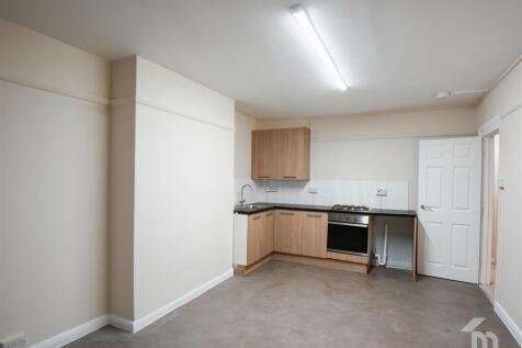 2-bed flat on Melbourne Court, £1,600/mo
