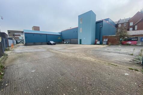 Retail Property (high street) to rent Image 5