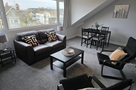 Living Room - 1.jpg