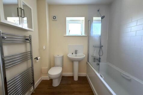 Lancaster Road, Uxbridge photo 5