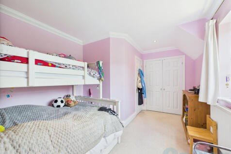 CAM04024G0-PR0032-STILL019