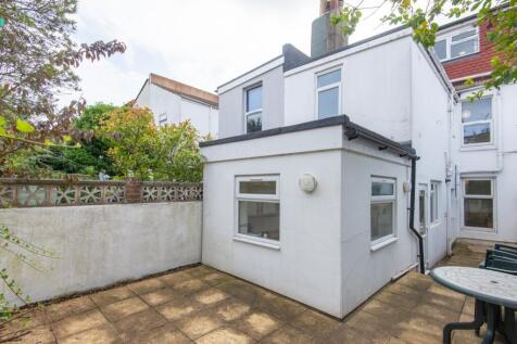 62 Brading Road Outside Area