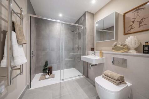 Ensuite shower room.jpg