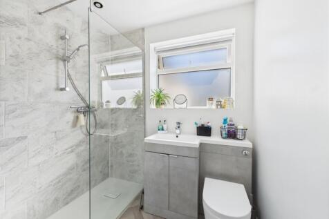 CAM03729G0-PR0042-STILL018