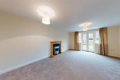 Storey Crescent, Hawkinge, Kent photo 4