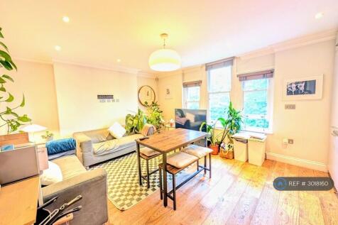 4-bed flat on St. Mark's Rise, London, E8, £4,800/mo