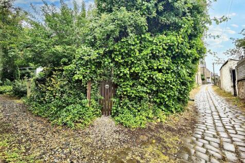 Tidy Cobbled Lane