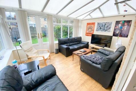 3 Betjeman Gardens, Hunters Bar  photo 2