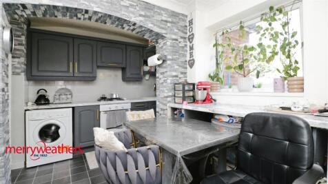 Breakfasting Kitchen