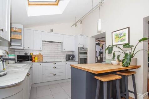 52, Cleevemount Road, Cheltenham, GL52 3HG photo 4
