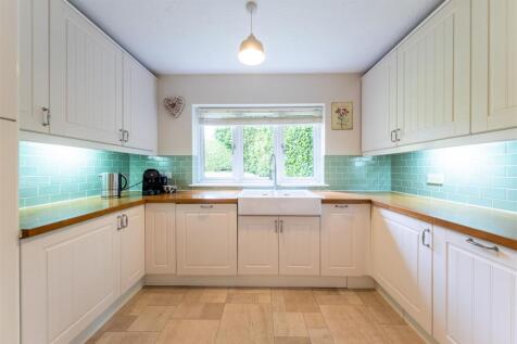 17 Woodham Close-003.jpg