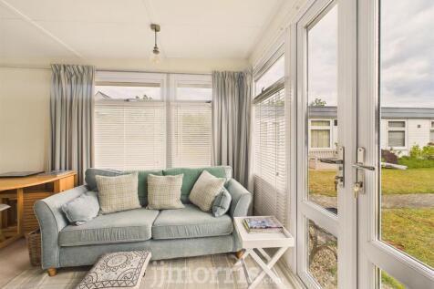 Lounge Area (Open Plan)