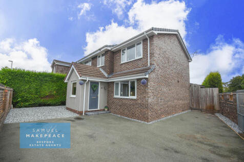 Four Bedroom Extended Semi-Detached Property in t