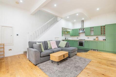 Lounge &amp; Kitchen
