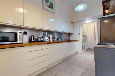 Flat 1 167 CRKitchen.jpg