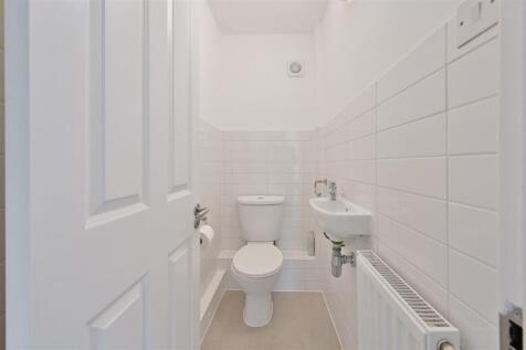 2 Amenbury Court-16.jpg