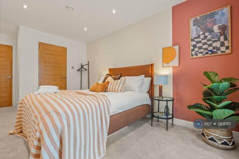 Principal Bedroom (Ensuite)