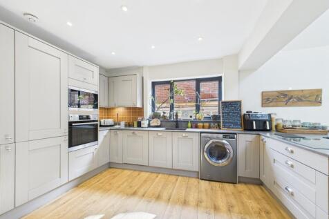 CAM02093G0-PR0053-STILL022