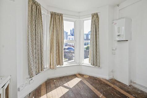 Flat B, 23 Eastwood Road, Ilford, IG3 8UP