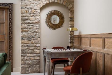 18 - Gislebertus House - GL54 1AA - Full.jpg