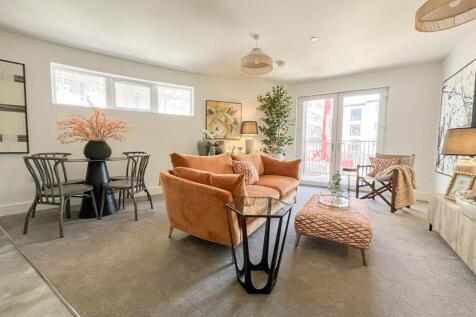 Living Room / Kitchen