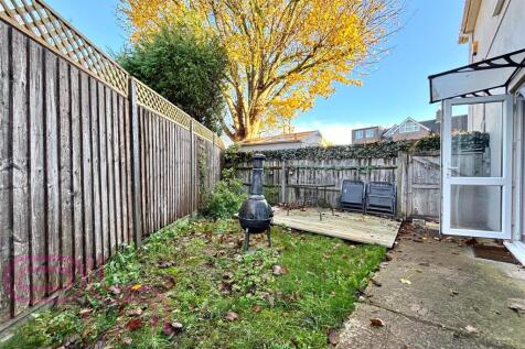 Runneymede Gdns - Garden.jpg
