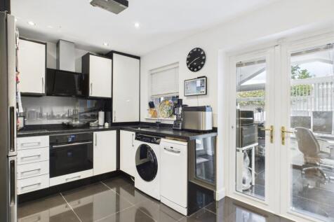 CAM03729G0-PR0057-STILL020