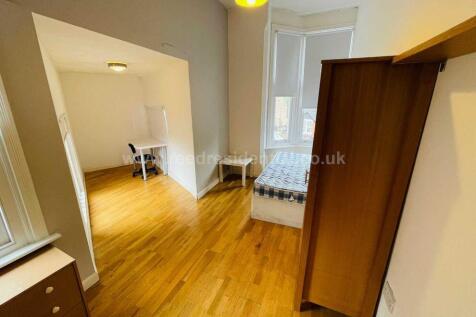 Flat B, 243 Derby Road, Lenton, East Midlands, NG7 photo 4