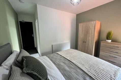 Manor Court Road, Nuneaton, Warwickshire, CV11 photo 3