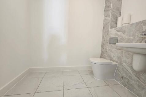 Iris Crescent, Seacroft, LS14 photo 3